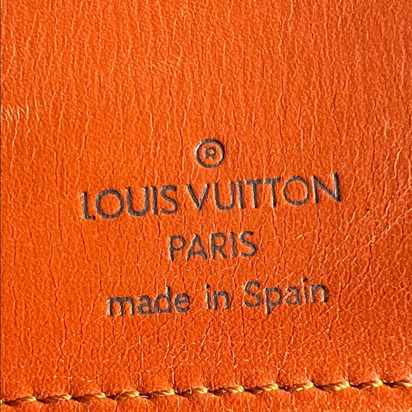 Louis Vuitton Epi Leather Wallet- Brown - Picture 4 of 9